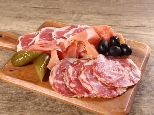 生ハムとサラミの盛り合わせ